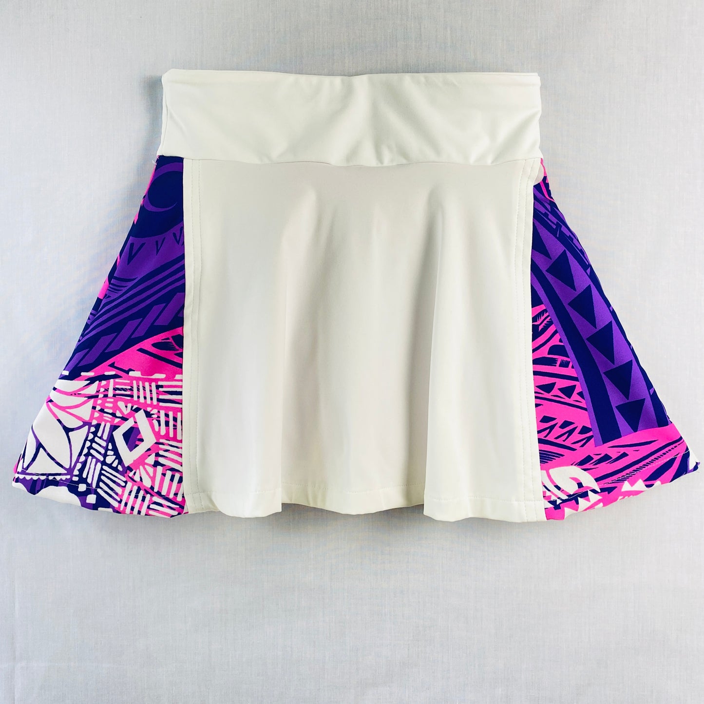Teen Pickleball Skort – Pink & Purple Geometric
Vibrant girls’ skort featuring a pink and purple geometric print with a sporty white overlay. Made from lightweight, breathable stretch fabric with built-in shorts for comfort and coverage.
Designed for movement, confidence, and all-day active wear.
Perfect for pickleball, tennis, school sports, dance, gym class, and casual outings.
Designed and sewn in Australia.