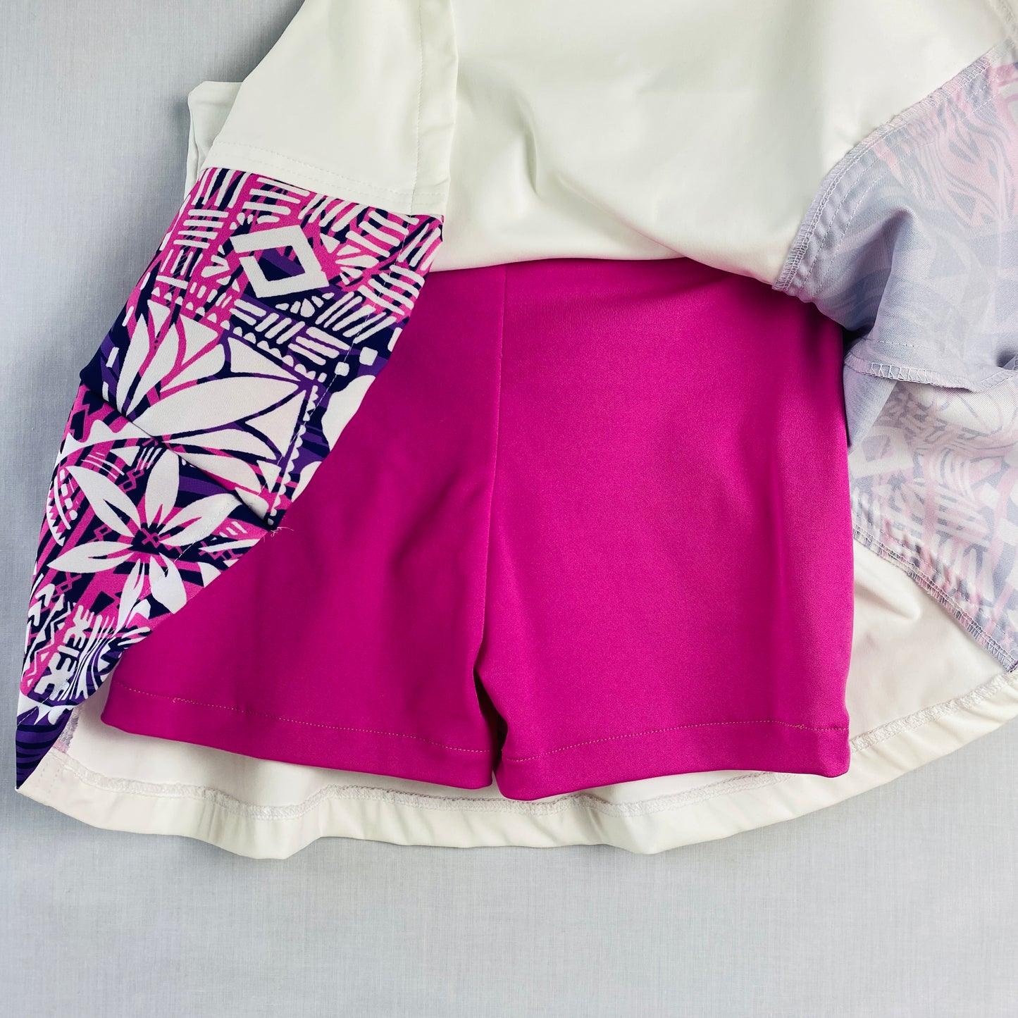 Teen Pickleball Skort – Pink & Purple Geometric
Vibrant girls’ skort featuring a pink and purple geometric print with a sporty white overlay. Made from lightweight, breathable stretch fabric with built-in shorts for comfort and coverage.
Designed for movement, confidence, and all-day active wear.
Perfect for pickleball, tennis, school sports, dance, gym class, and casual outings.
Designed and sewn in Australia.