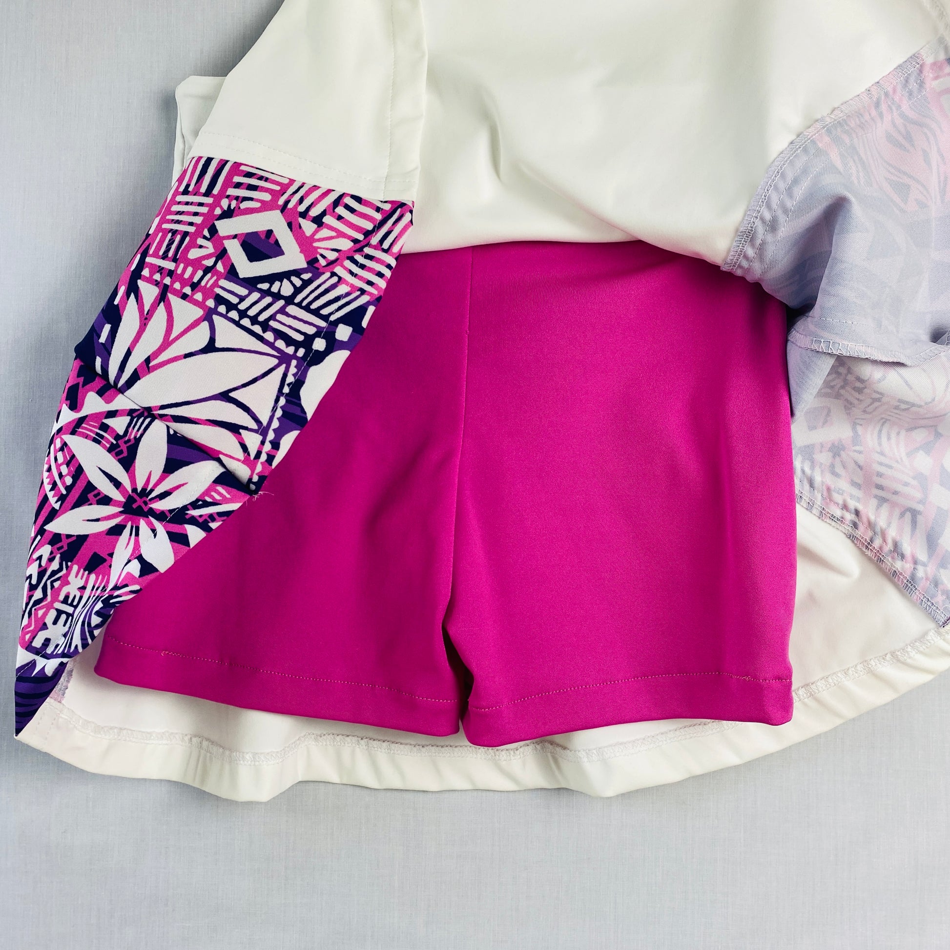 Teen Pickleball Skort – Pink & Purple Geometric
Vibrant girls’ skort featuring a pink and purple geometric print with a sporty white overlay. Made from lightweight, breathable stretch fabric with built-in shorts for comfort and coverage.
Designed for movement, confidence, and all-day active wear.
Perfect for pickleball, tennis, school sports, dance, gym class, and casual outings.
Designed and sewn in Australia.